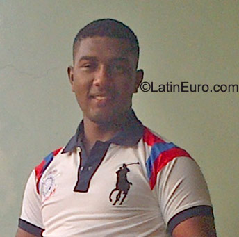 Date this voluptuous Colombia man Esneider from cali CO18043