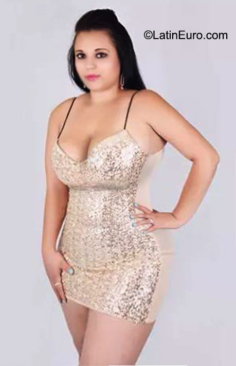 Date this nice looking Colombia girl Jennifer from Medellin CO18057