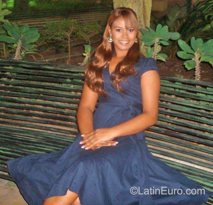Date this attractive Dominican Republic girl Debora from Higuey DO23393