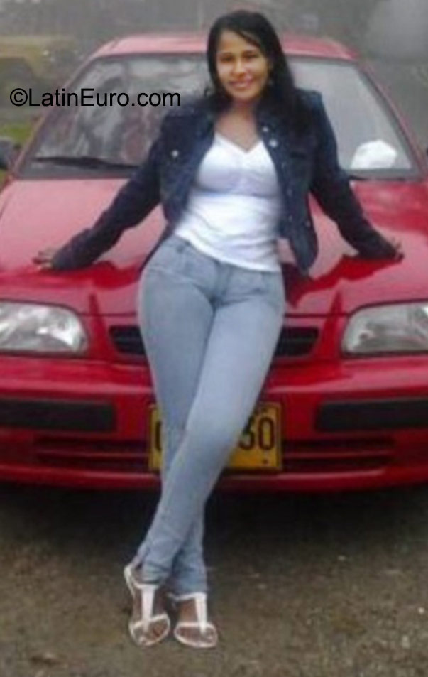 Date this funny Colombia girl Shiliticia from Cali CO18101