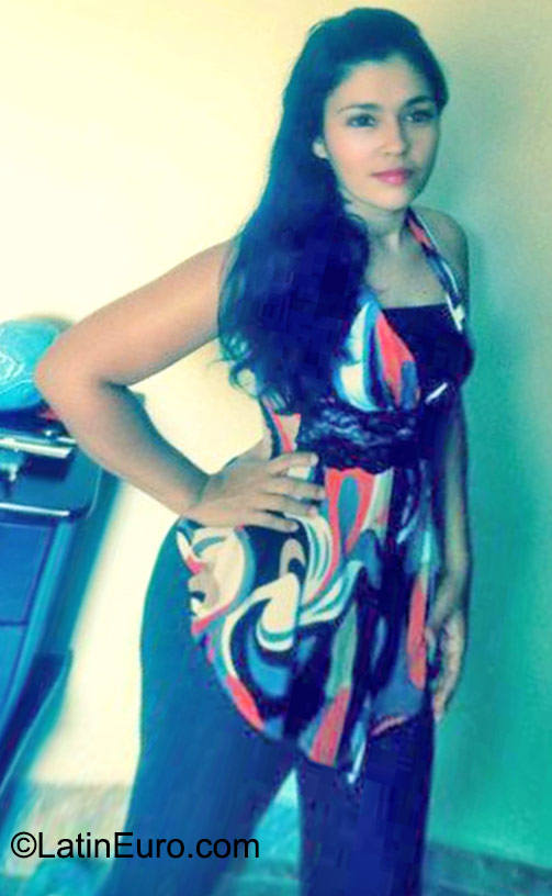 Date this athletic Colombia girl Yohania from Armenia CO18113