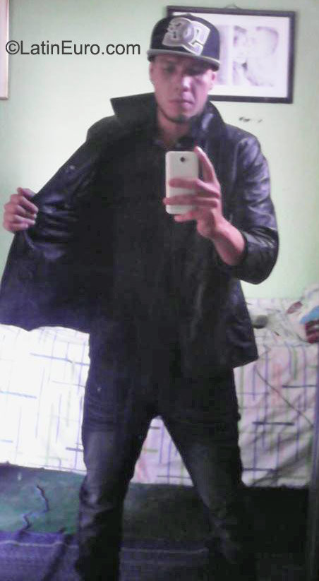 Date this lovely Colombia man Hector from Cali CO18118