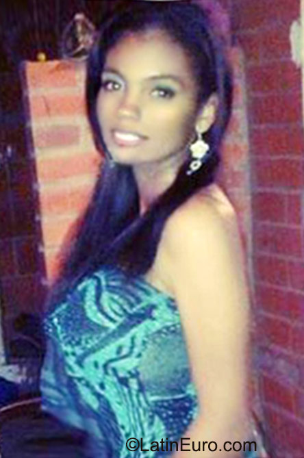 Date this foxy Colombia girl Kelly from Cali CO18133