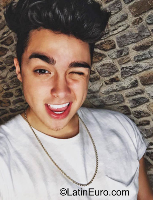 Date this athletic Venezuela man Mervin from Cabimas VE632