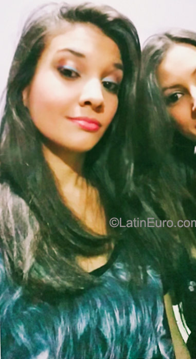 Date this hard body Brazil girl Nathalia from Recife BR9474
