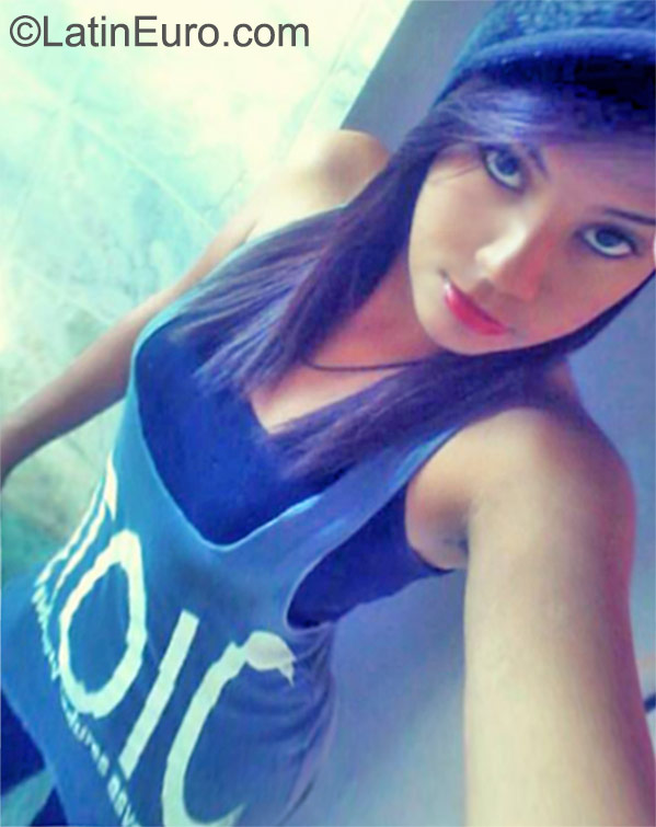 Date this happy Venezuela girl Marlin from Caracas VE639
