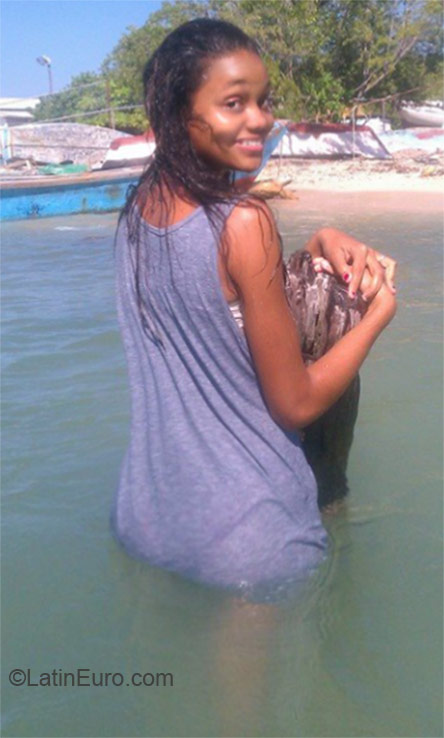 Date this sultry Dominican Republic girl Naylis from Barahona DO23712
