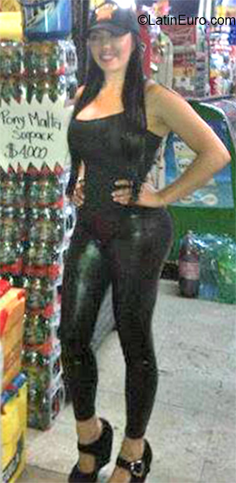 Date this young Colombia girl Carolina from Bogota CO18217