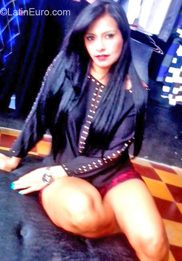 Date this foxy Colombia girl Andrea from Medellin CO25301
