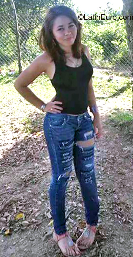 Date this athletic Honduras girl Lores from Tocoa HN1813