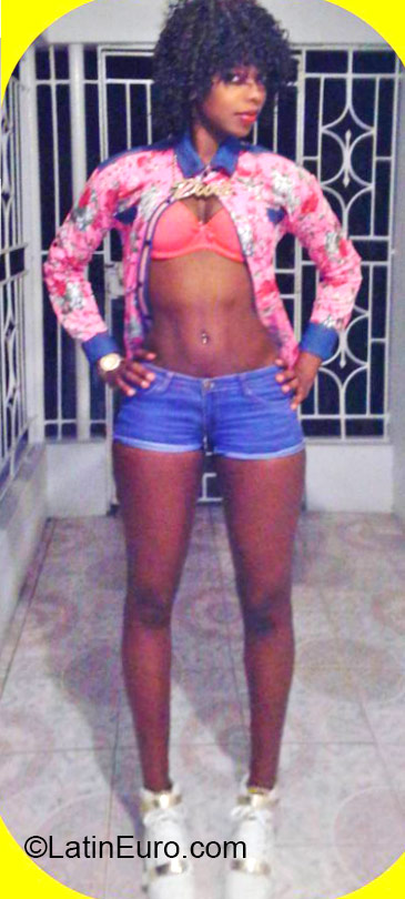 Date this sensual Jamaica girl Yenique from Kingston JM2193