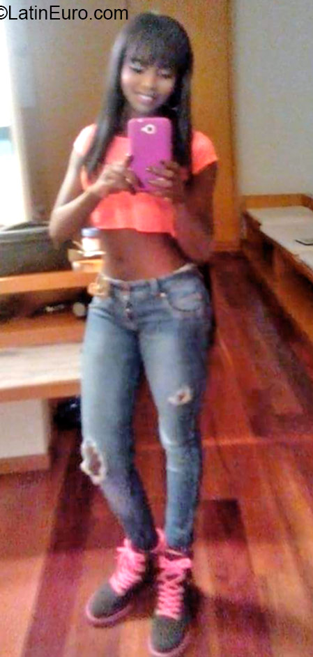 Date this charming Colombia girl Vanessa from Cali CO18244