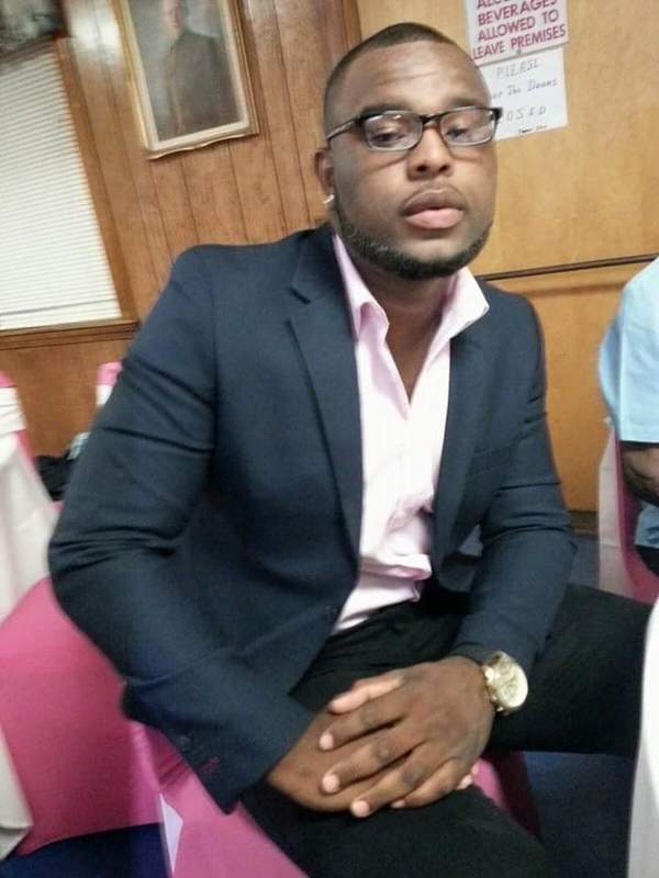 Date this happy United States man John from Boston US16675