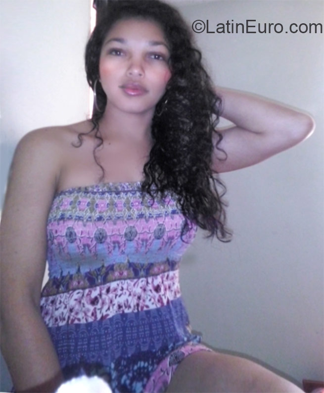 Date this lovely Colombia girl Lolia from Bogota CO18258