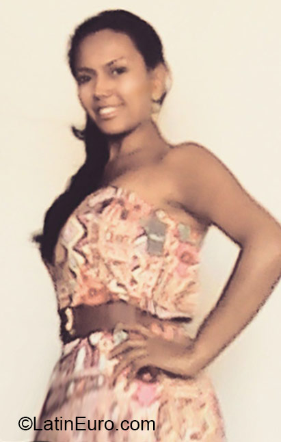 Date this happy Colombia girl Maria from Cali CO18263