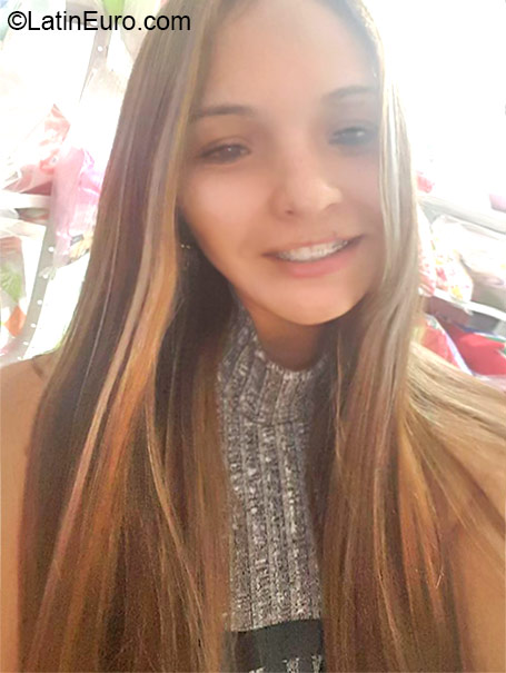 Date this athletic Colombia girl Camila from Pereira CO18267