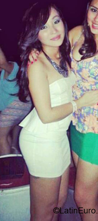 Date this athletic Honduras girl Samanta from Roatan HN1823