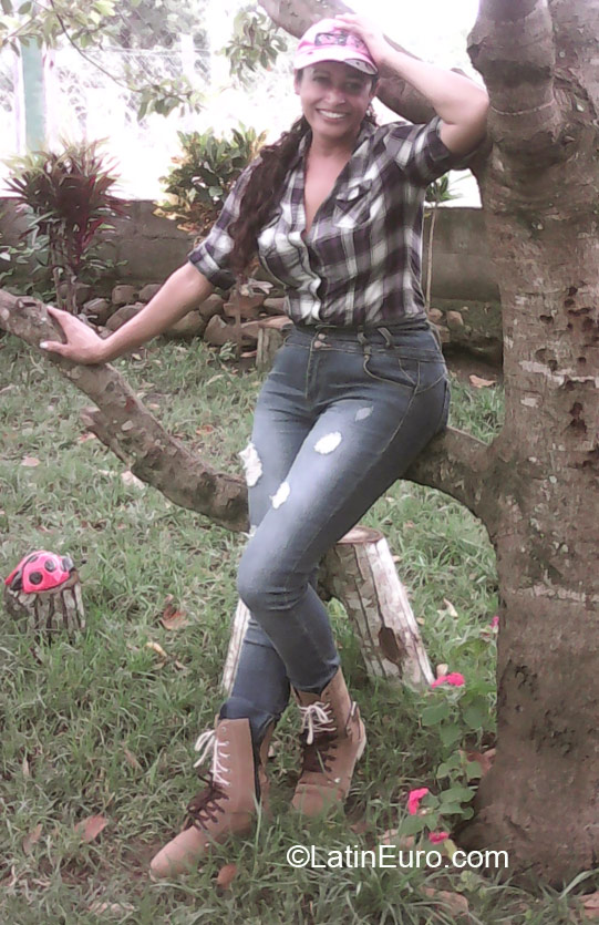 Date this funny Honduras girl Rosa from Tegucigalpa HN1824