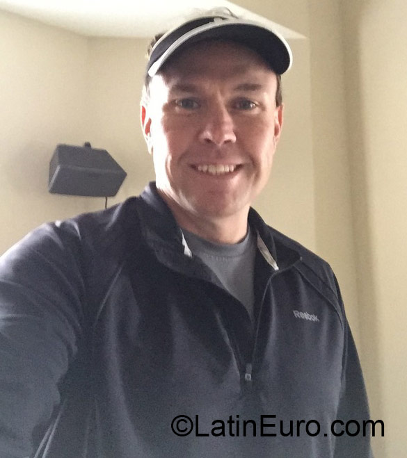 Date this pretty United States man Bruce from Lee*s Summit US16704