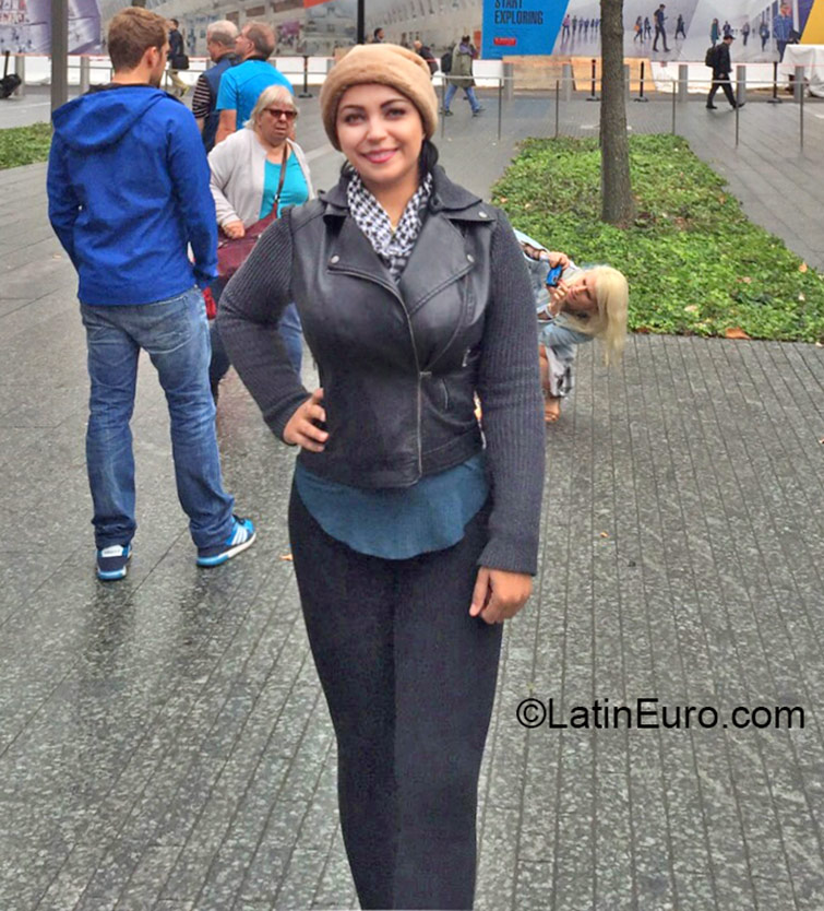 Date this foxy Brazil girl Maya from Goiania BR9516