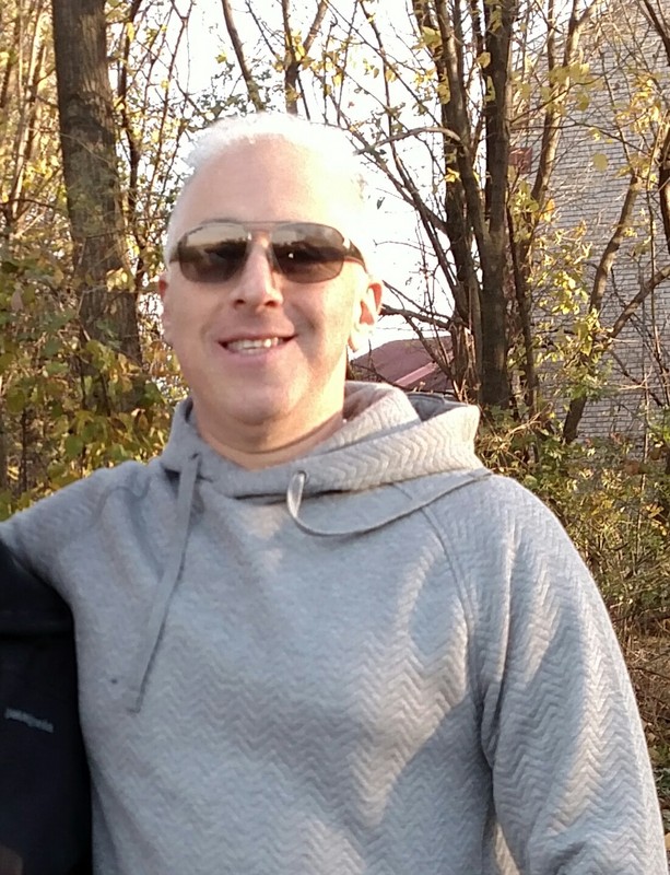 Date this happy United States man Scott from Boston US16736