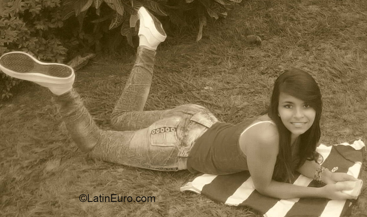 Date this charming Colombia girl Alejandra from La Union CO18313