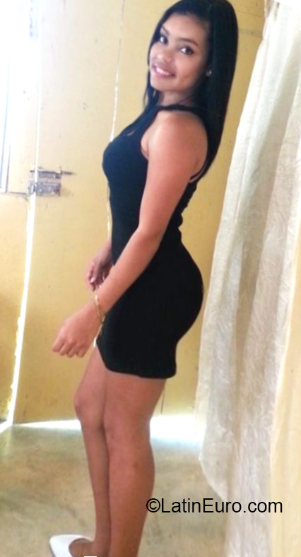 Date this sultry Dominican Republic girl Deysie from Barahona DO24185