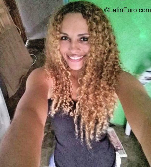 Date this charming Panama girl Esther from Panama PA799