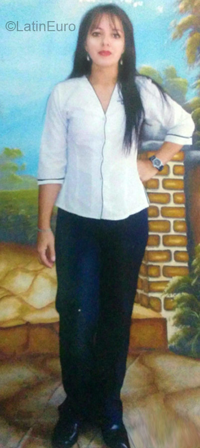 Date this nice looking Colombia girl Liliian from Medellin CO18395