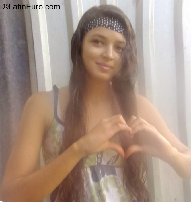 Date this athletic Honduras girl Kimberly from copan HN1874
