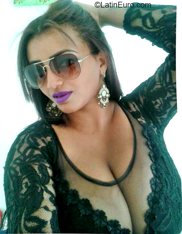 Date this stunning Brazil girl Alana from ilheus BR9537