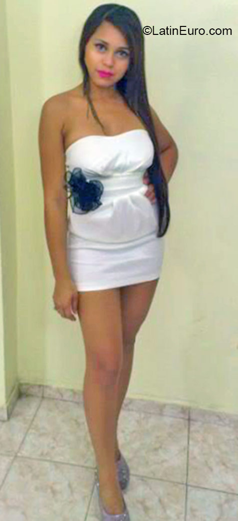 Date this beautiful Dominican Republic girl Denia from Santo Domingo DO29030