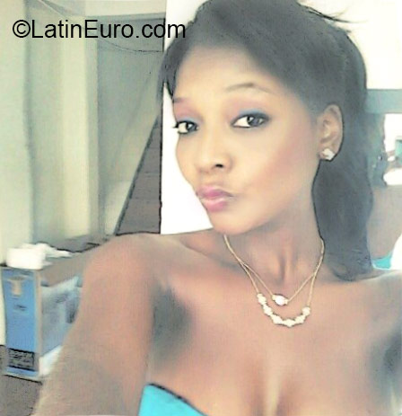 Date this tall Colombia girl Yesenia from Cali CO18426