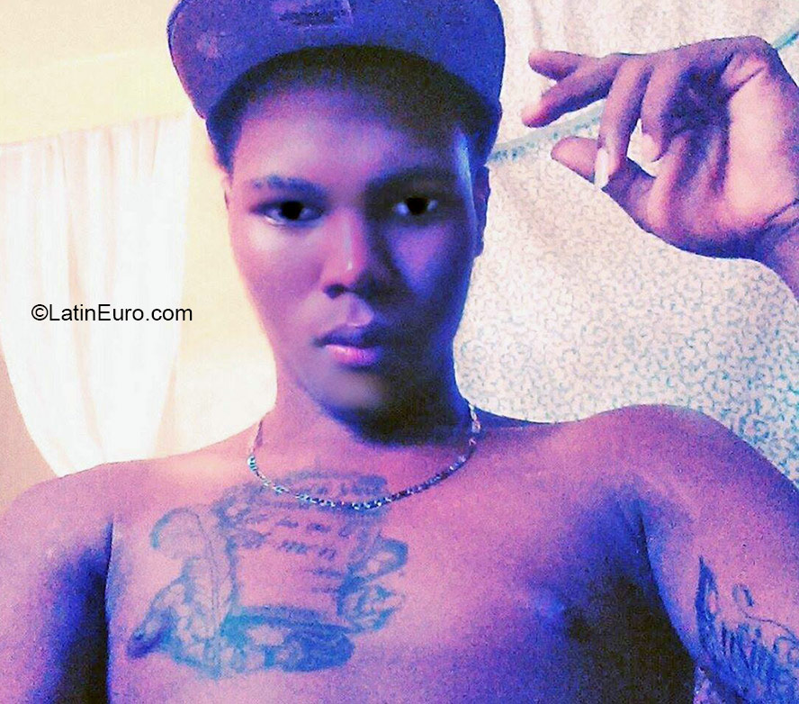 Date this good-looking Dominican Republic man Adonys from Santo Domingo DO24357