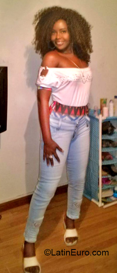 Date this stunning Colombia girl Laura from Cali CO18433