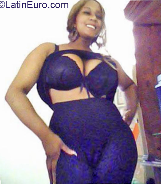 Date this georgeous Jamaica girl Kemishaa from Kingston JM2232