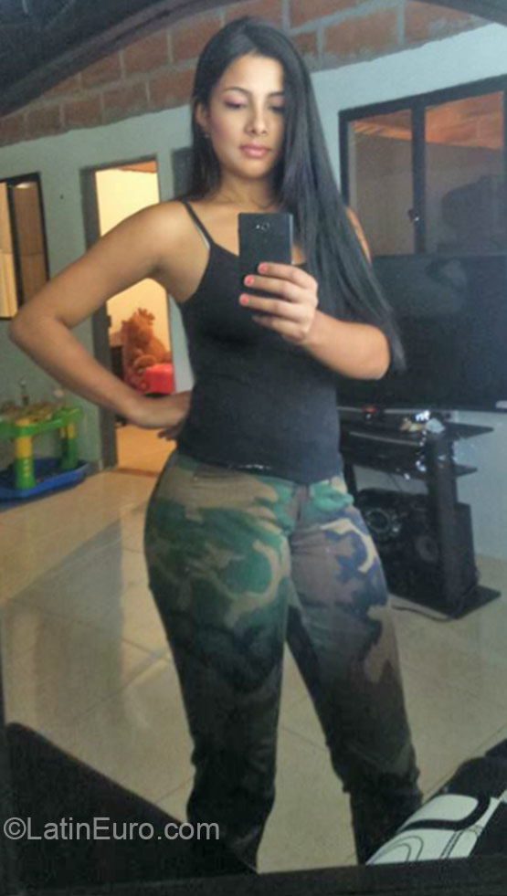 Date this foxy Colombia girl Tatiana from Medellin CO18475