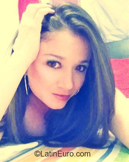 Date this nice looking Colombia girl Anny from Bucaramanga CO18488