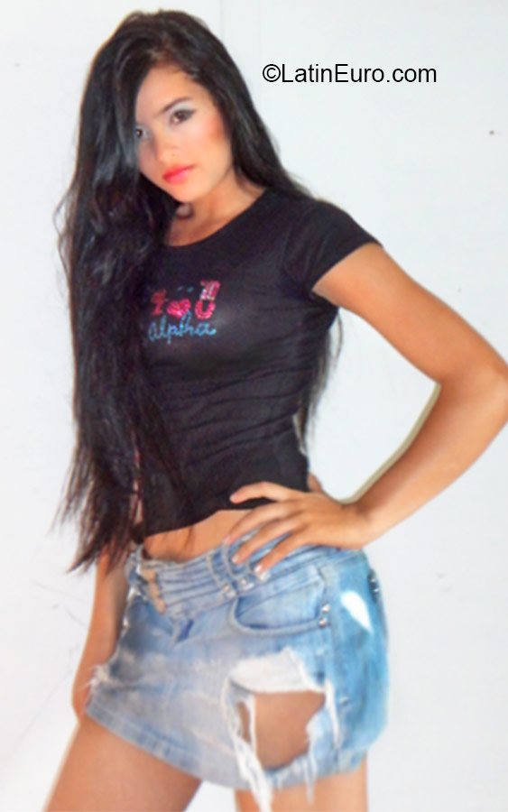 Date this tall Colombia girl Brigitte from Pereira CO18490