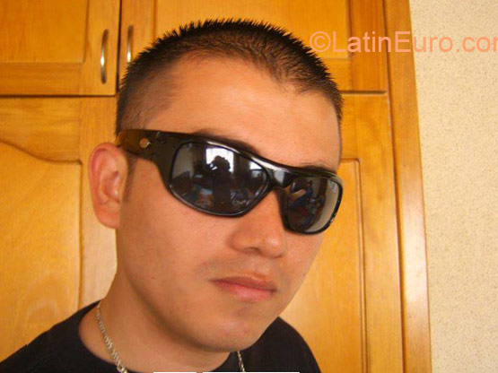 Date this voluptuous Colombia man Dunkan from Bogota CO18517