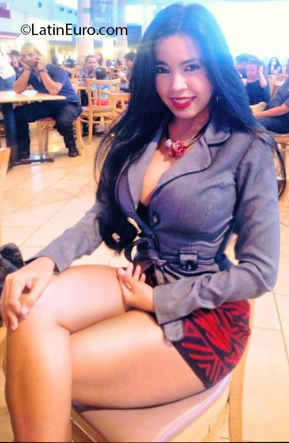 Date this attractive Honduras girl Sara from Roatan HN1978