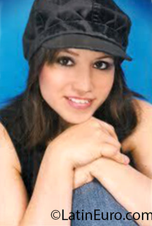 Date this good-looking Brazil girl Maria from Rio De Janeiro BR9556