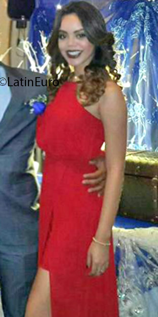 Date this nice looking Panama girl Kennia from Panamá PA875