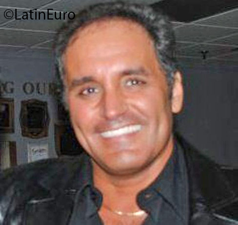 Date this hard body Canada man Mike from Hamilton CA696