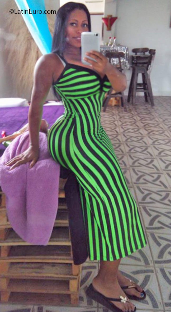 Date this nice looking Colombia girl Karen from Cali CO18706