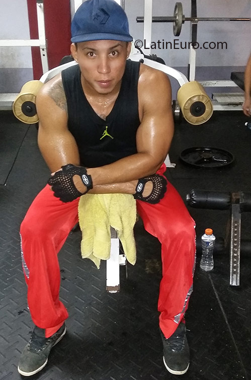 Date this athletic Panama man Abimael from Panama PA910