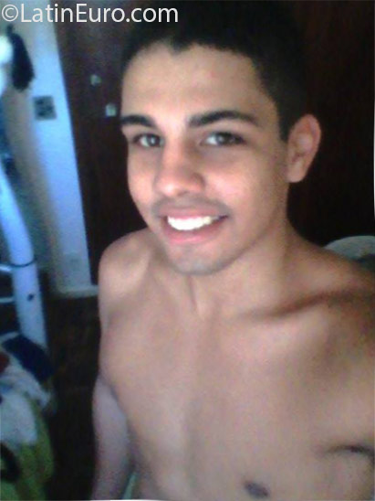 Date this young Brazil man Tom from Vitoria BR9607