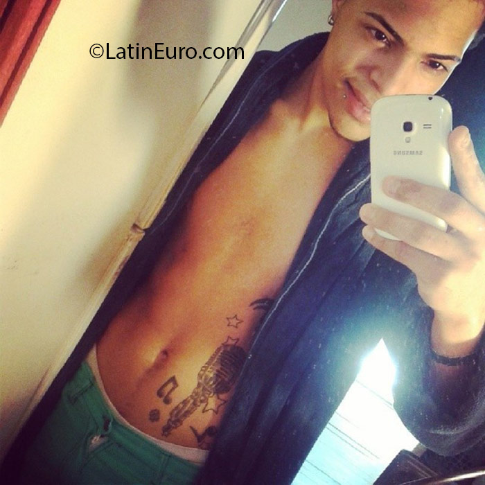 Date this beautiful Dominican Republic man Yeuri from Santo Domingo DO25140