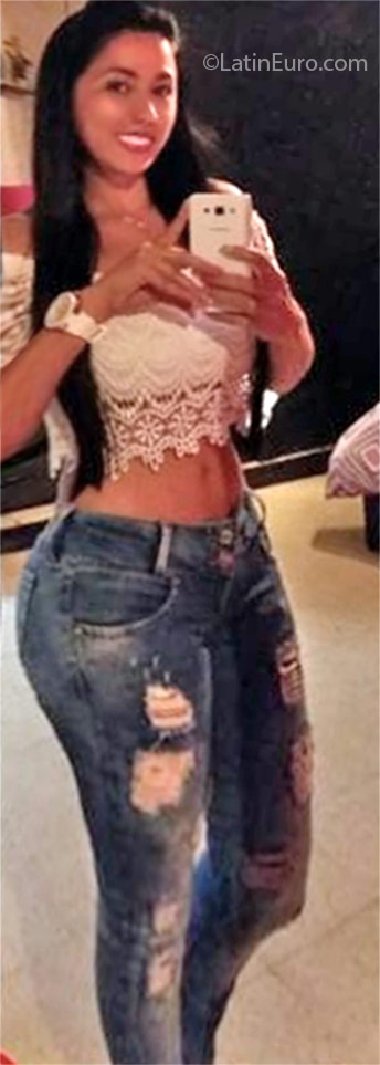 Date this sensual Colombia girl Sofia from Cali CO18766