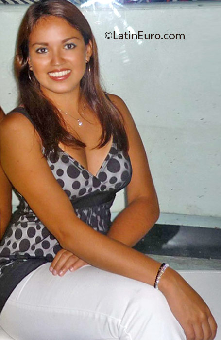 Date this happy Peru girl Alexandra from Lima PE1088